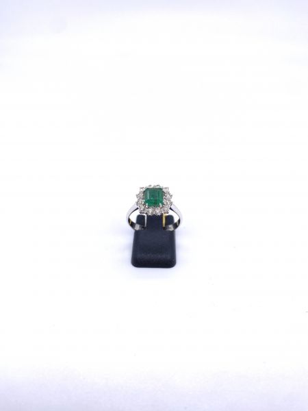 Ring 750 WG mit Smaragd ca. 1,3 ct. und Brillanten
