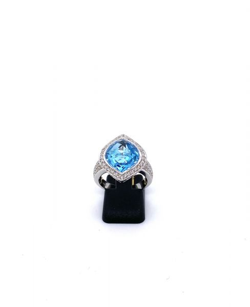 Blau-Topas Ring 750 WG mit Brillanten insg. ca. 0,88 ct.