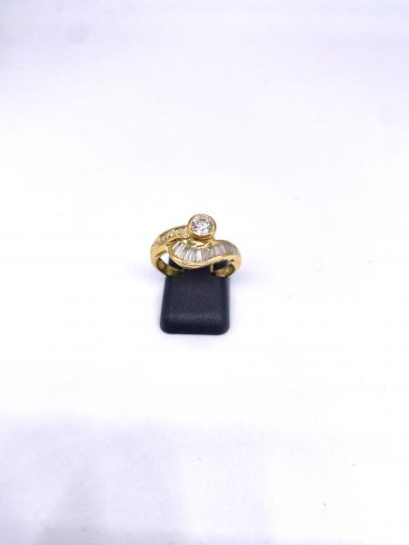 Ring 750 GG mit Brillanten + Baguette-Diamanten GW-SI